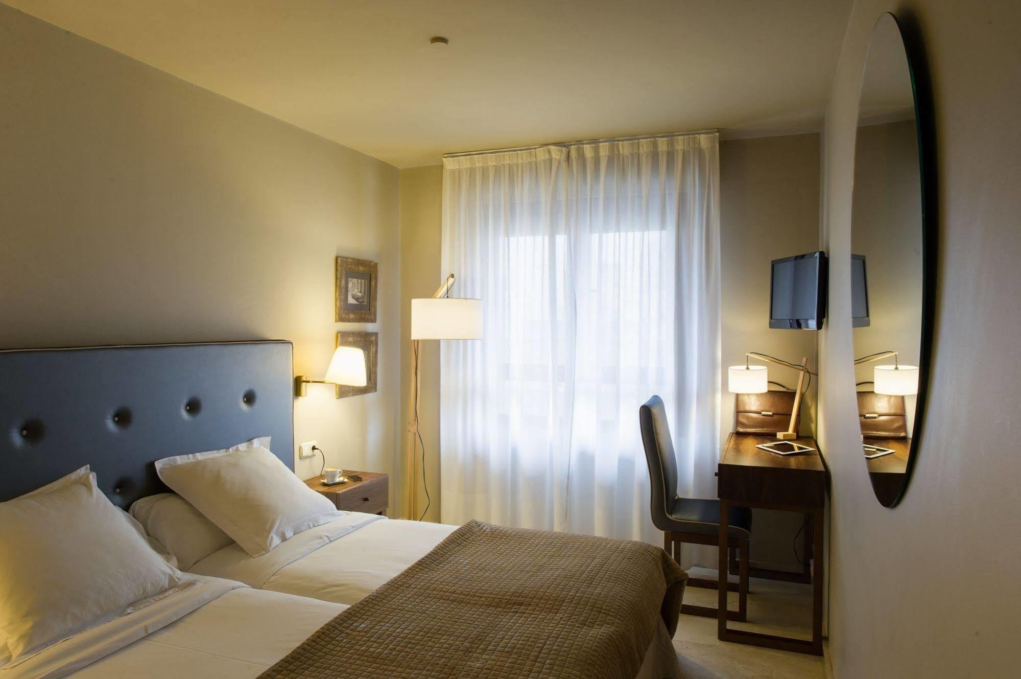 Hotel Pamplona Plaza Экстерьер фото